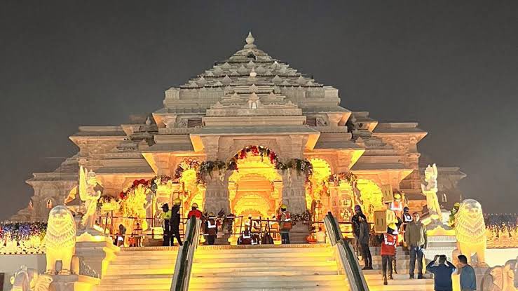 Bhikhan007's tweet photo. We will celebrate DIWALI in RAM MANDIR after 500 years 🥹♥️
.
.
500 वर्षों के बाद राम मंदिर की पहेली दिवाली 🙏 https://t.co/t3FuGBxdcl