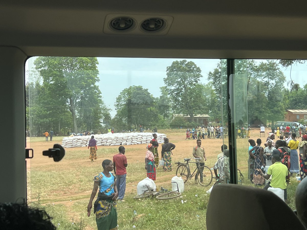 nawsheenh's tweet photo. This is one of the food distribution points in Mulanje.
#CDRFIForum https://t.co/zGJ6O8ZoAQ