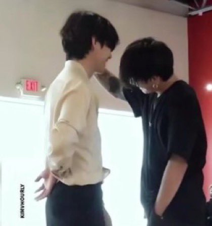 jungkovtae's tweet photo. OMG TAEKOOK https://t.co/6vjn1oT8gY