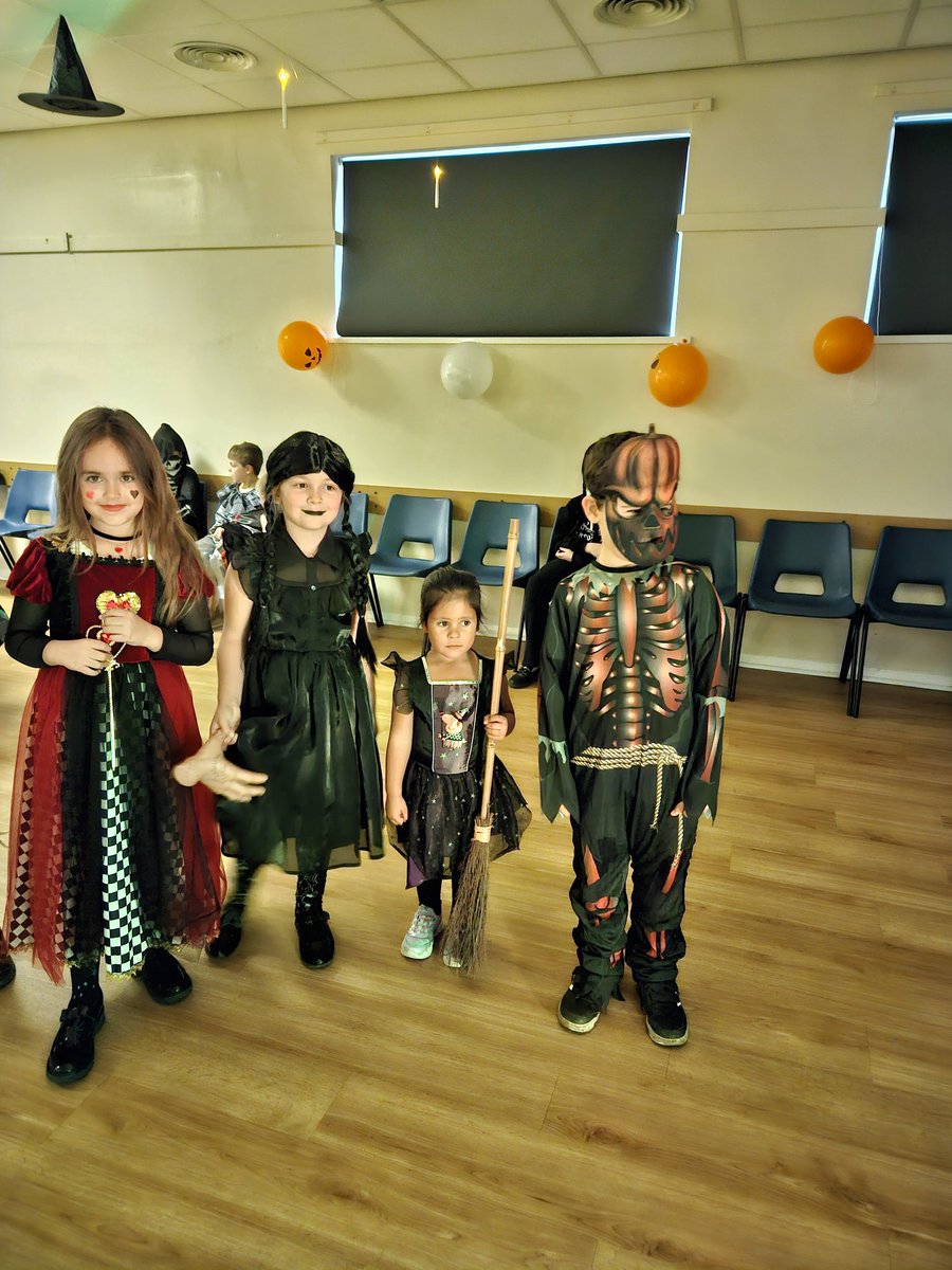 ElizabethShipm7's tweet photo. Happy halloween @HLC_Primary https://t.co/4DG6ctU0Hz