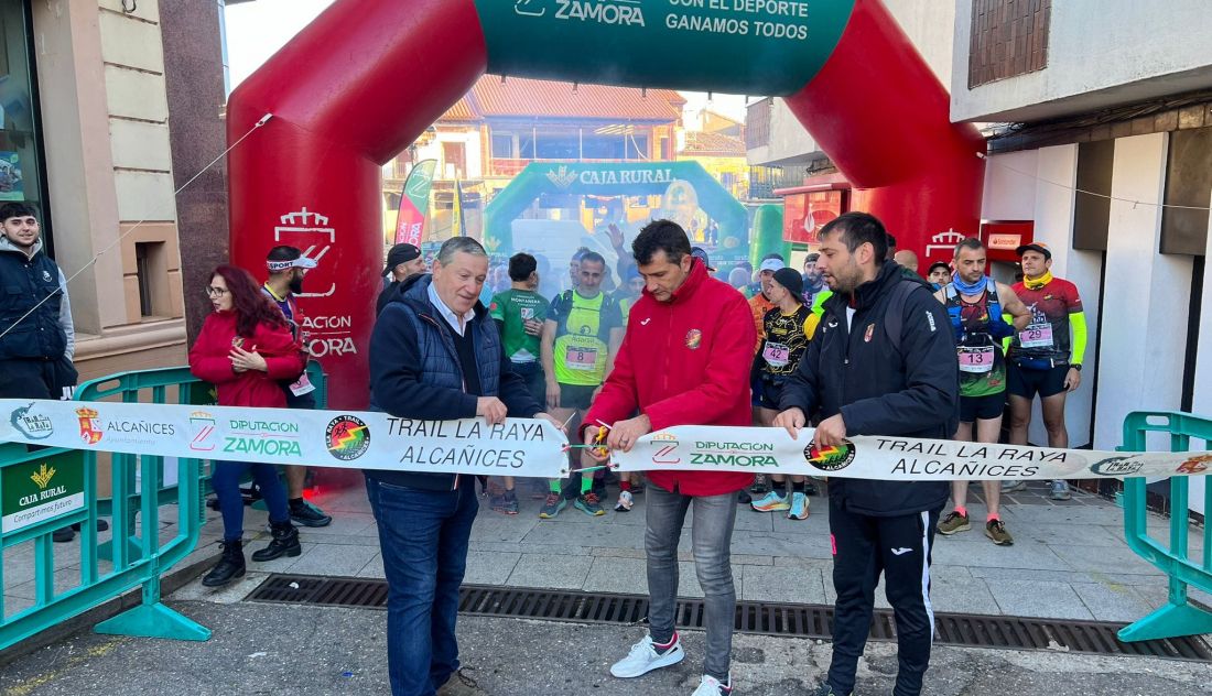 El V Trail La Raya #Alcañices reúne a más de 400 corredores <a href="/Zamora24horas/">Zamora24horas.com</a> dlvr.it/TFvtL9