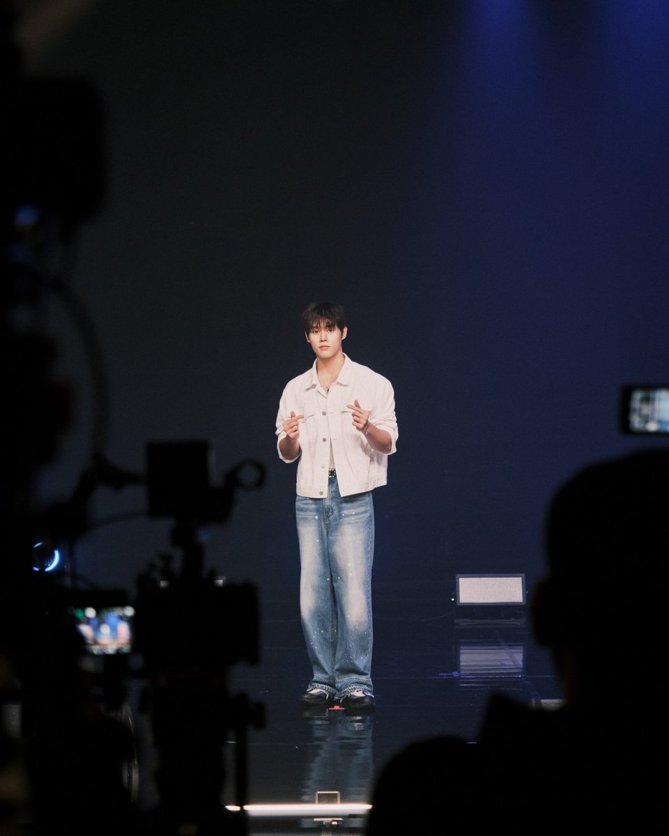 izx_official's tweet photo. 👑WINDZ👑

한 달 동안 열심히 준비해서 드디어 저희 izx!의 무대를 보여드릴 수 있네요! 🎤
기회가 된다면 앞으로도 izx!로서 더 많은 멋진 무대를 보여드리겠습니다!👍🏻👍🏻
저희 데뷔를 응원해 주셔서 감사합니다 😊❤️

#izx #아이즈엑스 #PRINCE #프린스 #윈즈 #WINDZ #이게되네 #weareizx_ep5 https://t.co/v8MrKuXEAw