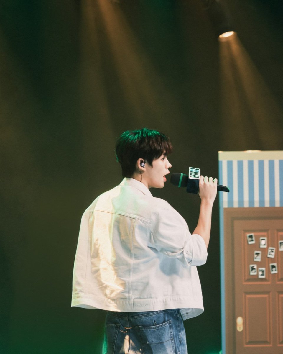 👑WINDZ👑

한 달 동안 열심히 준비해서 드디어 저희 izx!의 무대를 보여드릴 수 있네요! 🎤
기회가 된다면 앞으로도 izx!로서 더 많은 멋진 무대를 보여드리겠습니다!👍🏻👍🏻
저희 데뷔를 응원해 주셔서 감사합니다 😊❤️

#izx #아이즈엑스 #PRINCE #프린스 #윈즈 #WINDZ #이게되네 #weareizx_ep5