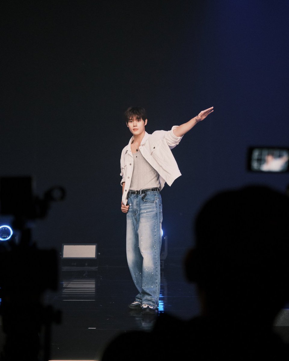 izx_official's tweet photo. 👑WINDZ👑

한 달 동안 열심히 준비해서 드디어 저희 izx!의 무대를 보여드릴 수 있네요! 🎤
기회가 된다면 앞으로도 izx!로서 더 많은 멋진 무대를 보여드리겠습니다!👍🏻👍🏻
저희 데뷔를 응원해 주셔서 감사합니다 😊❤️

#izx #아이즈엑스 #PRINCE #프린스 #윈즈 #WINDZ #이게되네 #weareizx_ep5 https://t.co/v8MrKuXEAw