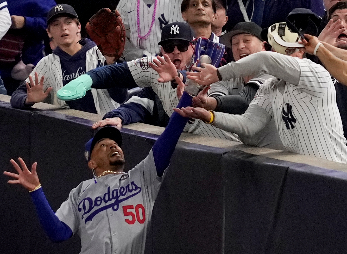 DYDeportes's tweet photo. Castigo ejemplar a fans de los Yanquis https://t.co/LiLX7GkP4X https://t.co/yO3Yu0Zyvd