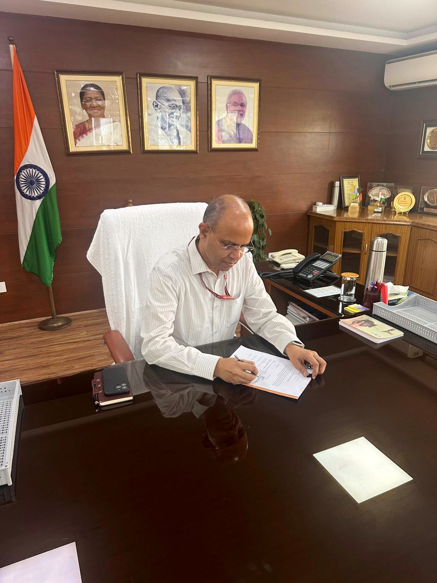 MoJSDDWS's tweet photo. Sh. Ashok K. K. Meena assumed the charge of Department of Drinking Water &amp; Sanitation as Secretary on 31.10.2024 at CGO Complex, New Delhi.

#JalJeevanMission #SwachhBharatMission 

@PMOIndia  @CRPaatil @VSOMANNA_BJP @jaljeevan_ @swachhbharat @PIBHindi @ashokkmeena @MIB_India https://t.co/CqDfrrbgMm