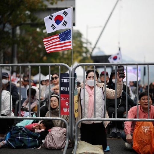 GlobeEyeNews's tweet photo. BREAKING:

1 million South Koreans hold a massive protest against gay marriage and LGBT ideology. https://t.co/3fRGuCMKN7