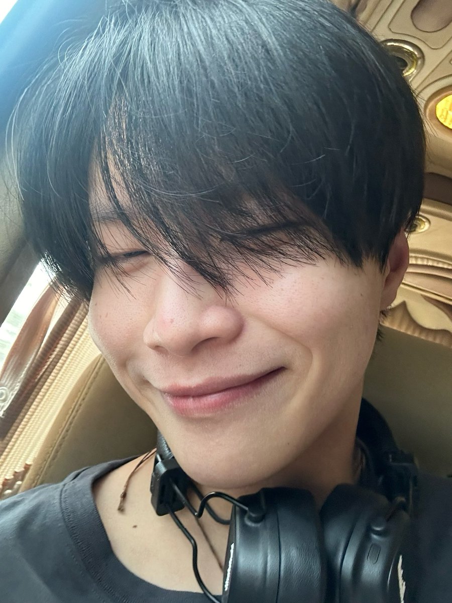 Jungyippy's tweet photo. 1m  แล้ววววววววว

#BUS_TRANSFORMER_MV https://t.co/yjQaqcG7o5