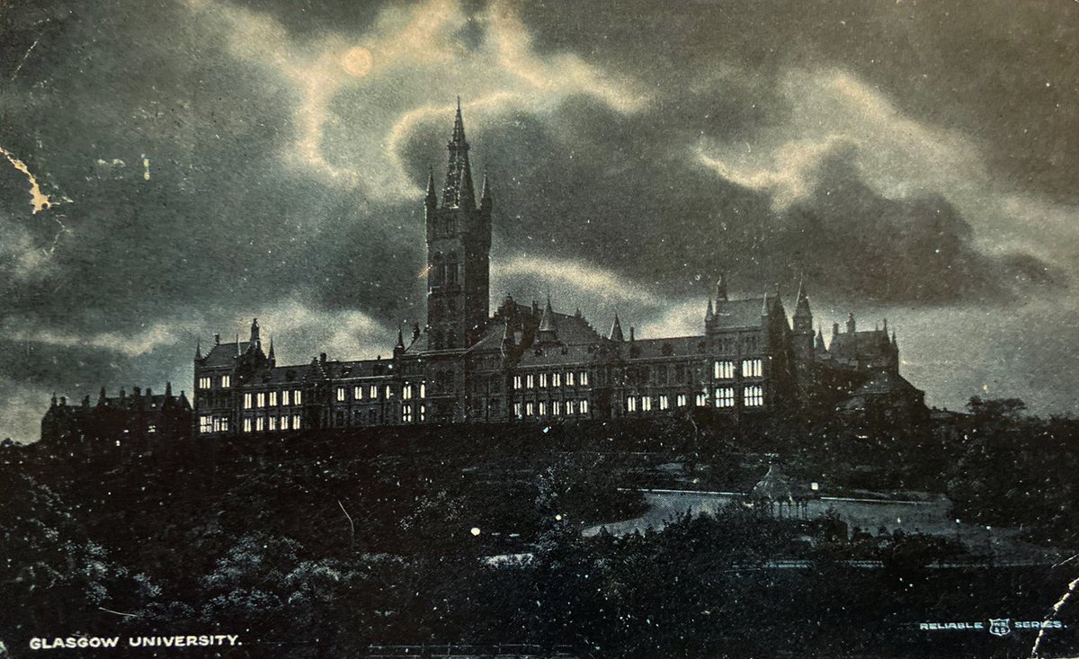 The University of Glasgow looking terrifying in this spooky, moonlit postcard view of around 1904 🎃

#Glasgow