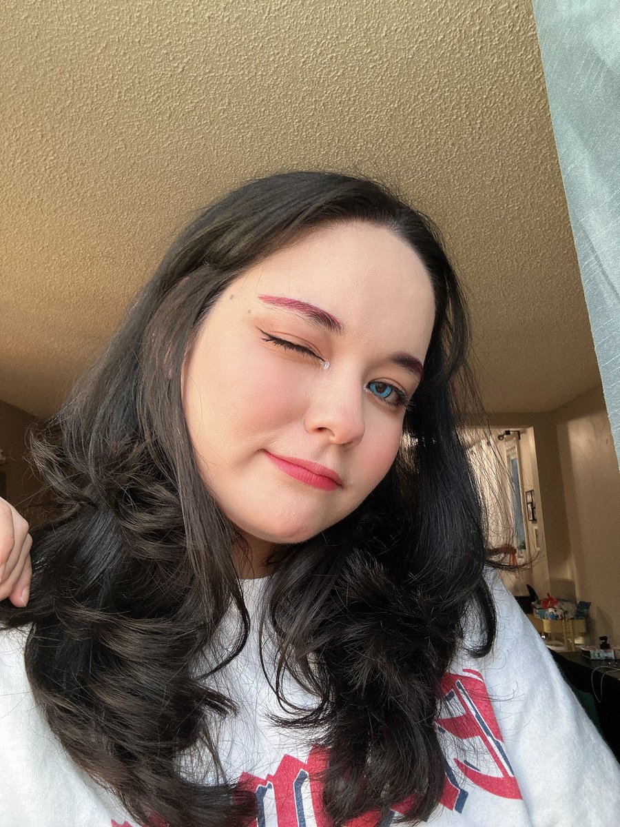 MissSkillShots tweet media