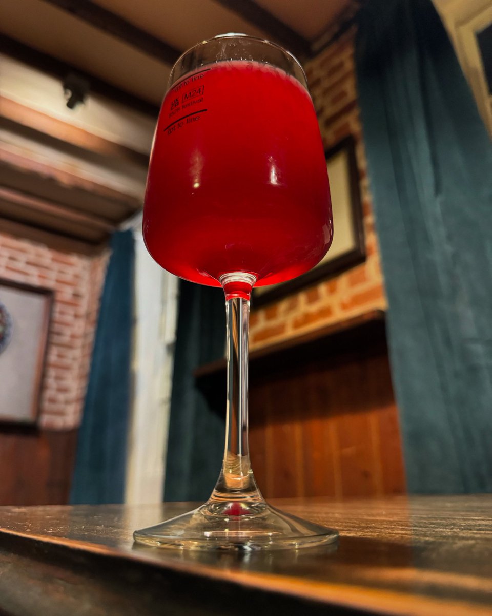 New special on for our cider festival! 
🩸‘Doctor Harvey’s Blood’🩸 
Sharp and well balanced with an earthy beetroot sweetness and made just up the road in Groton.