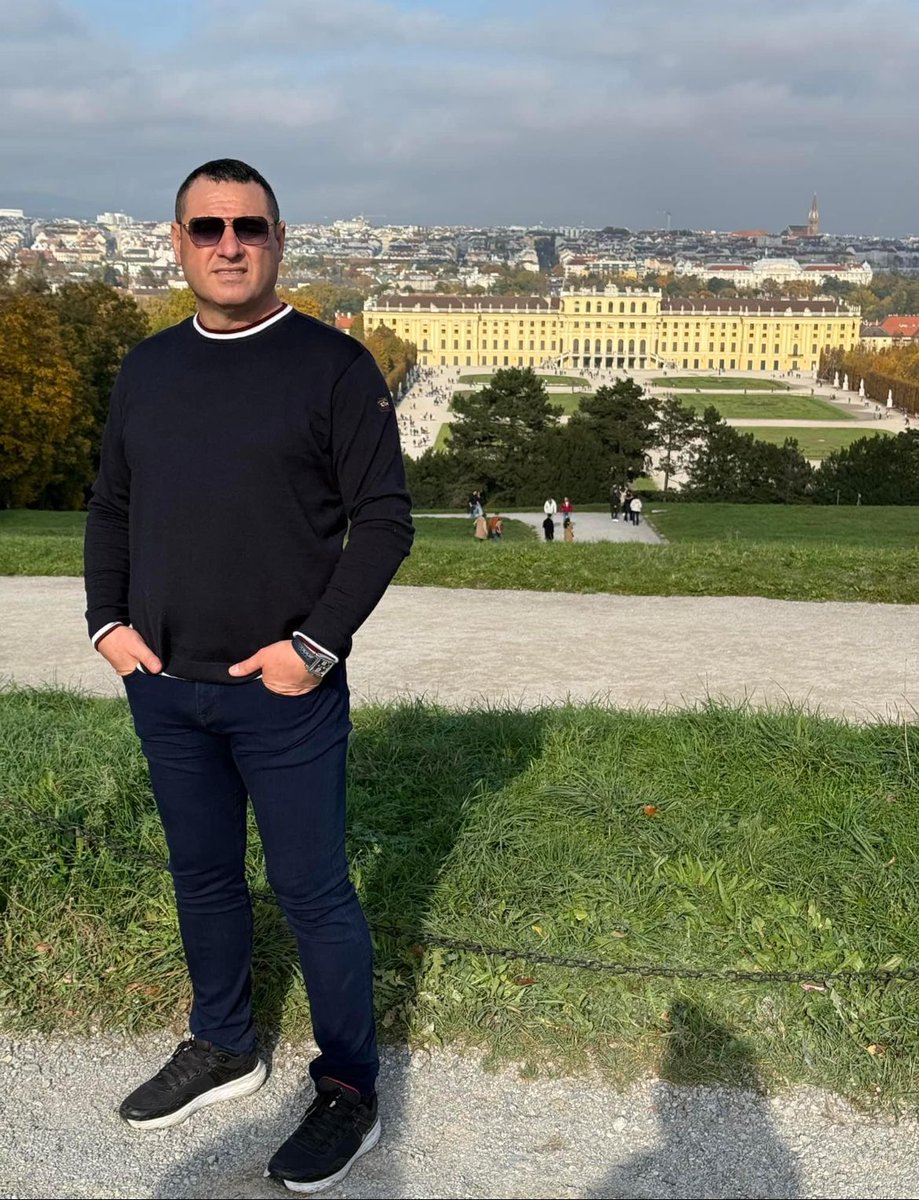 Kazananlar hep aynı olunca,
Kaybederken bile kazananlar aynı olunca,
İnsana çoğu şeyden soğuma duygusu geliyor.