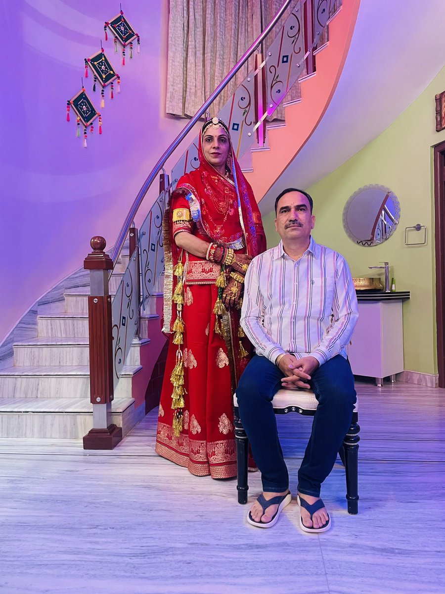 दीपों का ये पावन पर्व आपके जीवन में खुशियाँ, समृद्धि और सफलता लेकर आए। माँ लक्ष्मी और भगवान गणेश के आशीर्वाद से आपका घर सुख-समृद्धि से भर जाए।
आपको और आपके परिवार को दिवाली की हार्दिक शुभकामनाएँ। 
शुभ दिवाली 🙏🙏