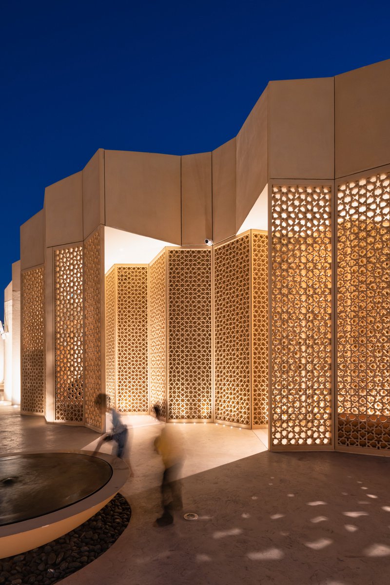 The Paradise Garden connects the prayer hall to the outside, symbolizing purification and paradise. #sustainability #architecture #mosquedesign #abudhabi #uae