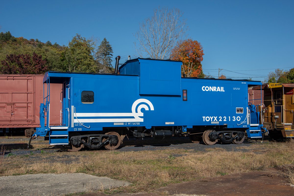 GarbelyPublish's tweet photo. GPCo is pleased to announce that it has traded cabooses with @TheCRHS! GPCo traded Conrail N21 #21292 for Conrail N20 #22130 in September. In the past two months, GPCo staff have restored the exterior of #22130 to its 1976 Conrail paint scheme, and it will be used on @OpToyTrain! https://t.co/QH2EJfOjcR