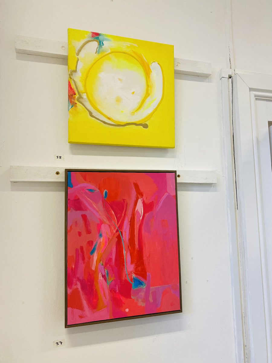 JennyKeoghArt's tweet image. A new painting will be available in Orchard Gallery Taunton soon… but how lush does it look next to that yellow!
I really enjoyed working into this one and the lovely vivid PINKS 🩷
#pink #pinkpainting #pinkabstractart #somersetartist #colourist #tauntonsomerset
