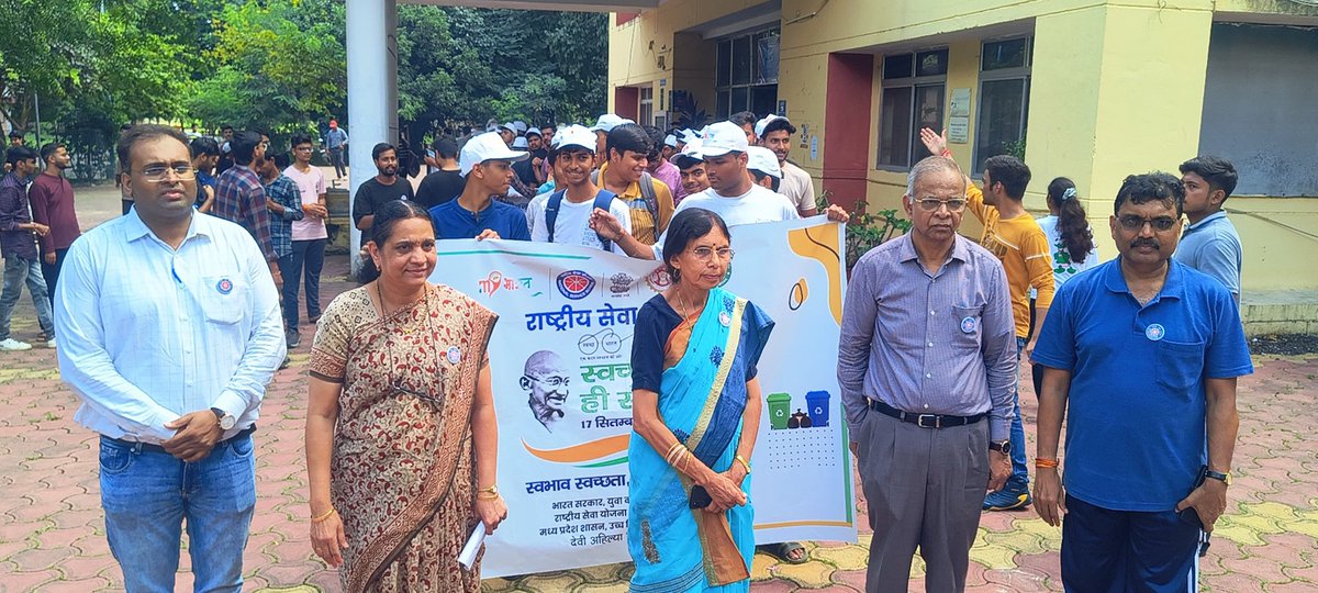 NSSUnitIETDAVV's tweet photo. Under My Bharat initiative NSS IET DAVV INDORE Team celebrated Swachhata he sewa Abhiyan @_NSSIndia @YASMinistry @ashokshrotinss @Rajkumarnss @NSSRDBhopal @NSSDAVVMP @_NSSAwards @PGarhwal03 @NSSUnitIETDAVV @DAVVUNIVERSITY @_NSSAwards @askabir_  @ashokshrotinss https://t.co/yk0bYjnapC