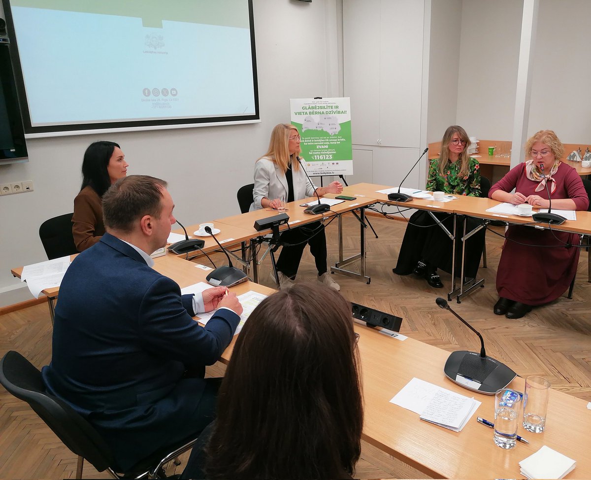 "Bāriņtiesa ir tā, kas izvērtē, kas bija noticis ar mammu vai ģimeni, kuri ielikuši bērnu glābējsilītē - vai bērnam būs droša vide, lai atgrieztu ģimenē, ja tomēr vecāki pārdomājuši savu lēmumu, bet šeit nav vieta kādiem pārmetumiem," skaidro <a href="/RigasBarintiesa/">Rīgas bāriņtiesa</a>  Inese Ērgle.