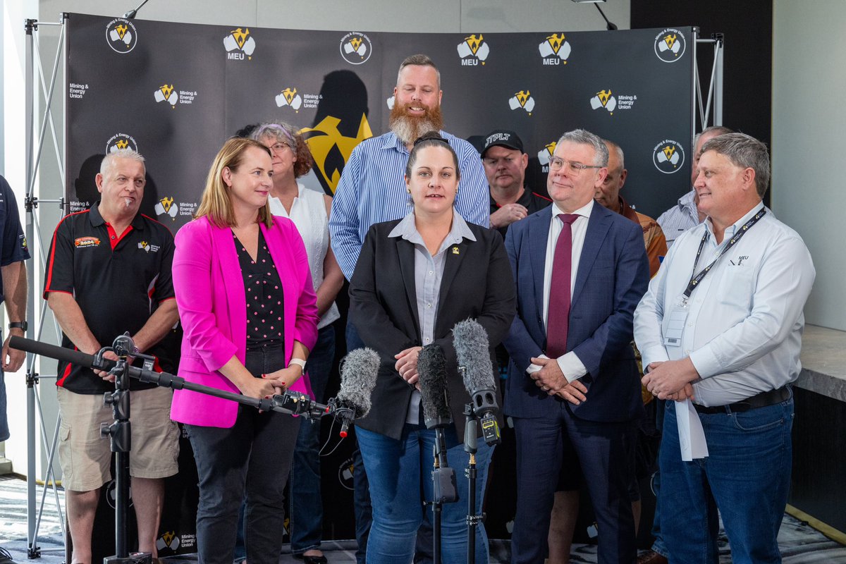MurrayWatt's tweet image. If you do the same job, you deserve the same pay. From tomorrow, thousands of labour hire miners and other workers will get a big pay rise thanks to the @AlboMP Govt’s Same Job, Same Pay laws. Great to meet some of these workers at the @MEUAustralia national convention today.
