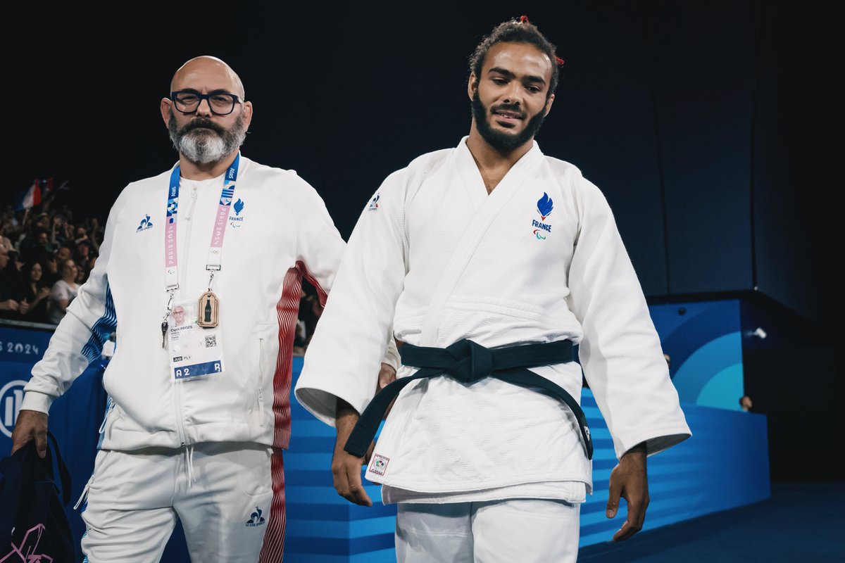 C'est avec émotion que nous avons appris le décès de Cyril Pages 🕊️
Entraineur dévoué du collectif para judo et présent à nos côtés lors des Jeux de Paris 2024, L'Equipe de France Olympique et Paralympique tient à présenter ses plus sincères condoléances à sa famille et ses