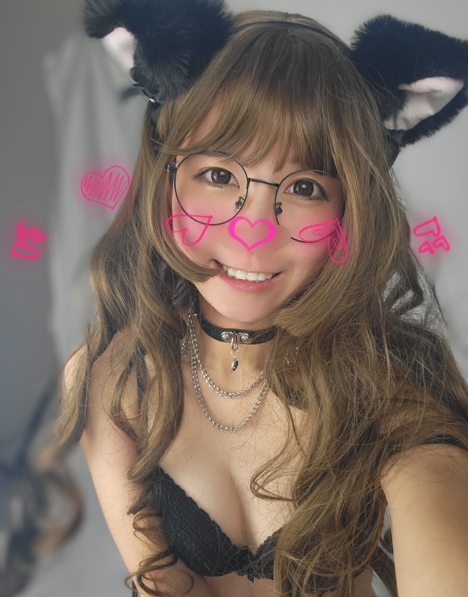 Happy Halloween 🎃🎃🎃
肥小奴今晚要四處trick or treat^^
Bra Bra唔貼身>< 影咗100張都唔靚>< 
主人不在^^小奴可以...^^