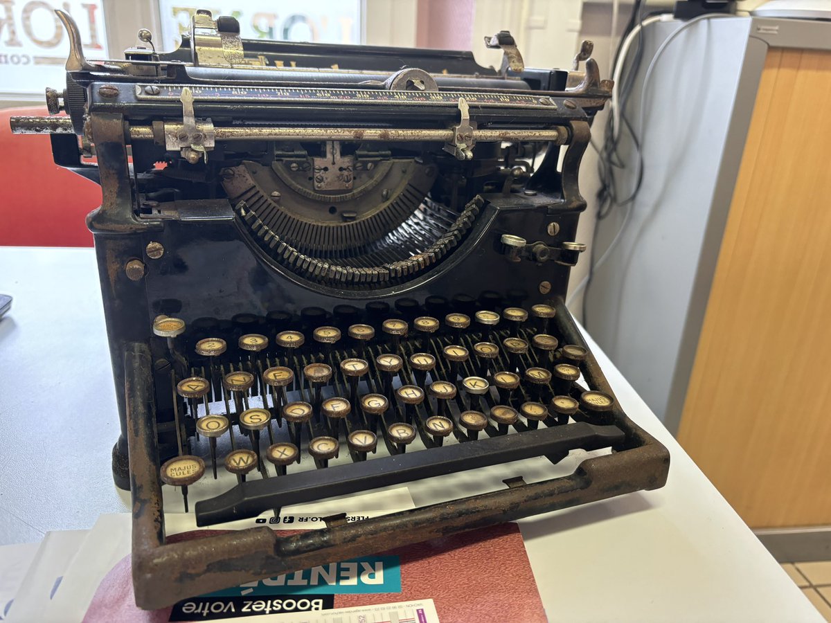 « Face au boche qui tue, pille et affame, <a href="/OrneCombattante/">L'Orne Combattante</a> vient vous apporter chaque semaine l’élément cérébral que tous les Français sont en droit d’attendre de ceux qui travaillent à leur émancipation » 

Cette année, comme bcp de journaux locaux, l’Orne combattante a 80 ans !