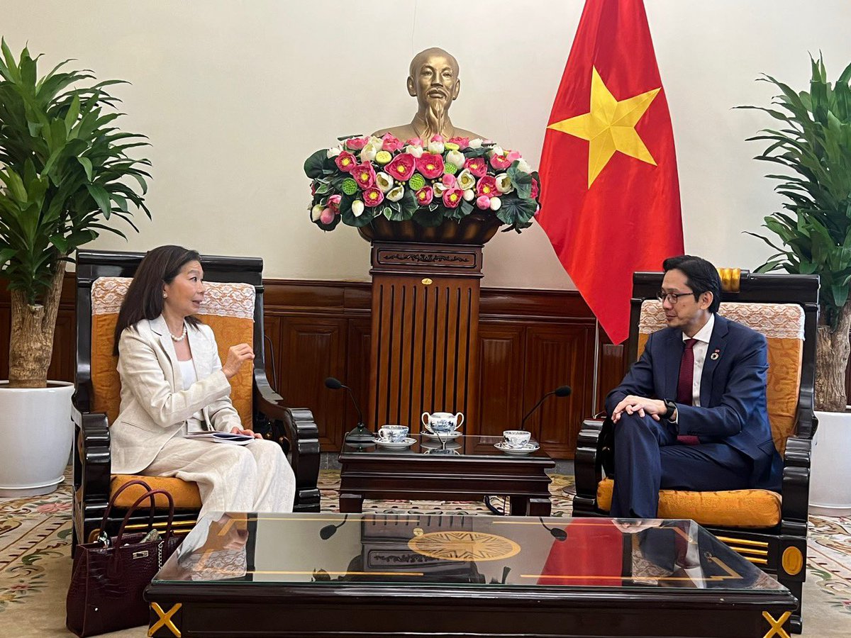 uninvietnam's tweet photo. A fruitful meeting of FVM @dohungviet &amp; UNRC @ptamesis to implement#PactfortheFuture🤝

We’re committed to driving progress through Typhoon Yagi Joint Response Plan, multisectoral assessment, disaster resilience &amp; visioning next #CooperationFramework for sustainable development💪 https://t.co/OnhpWjoE6l