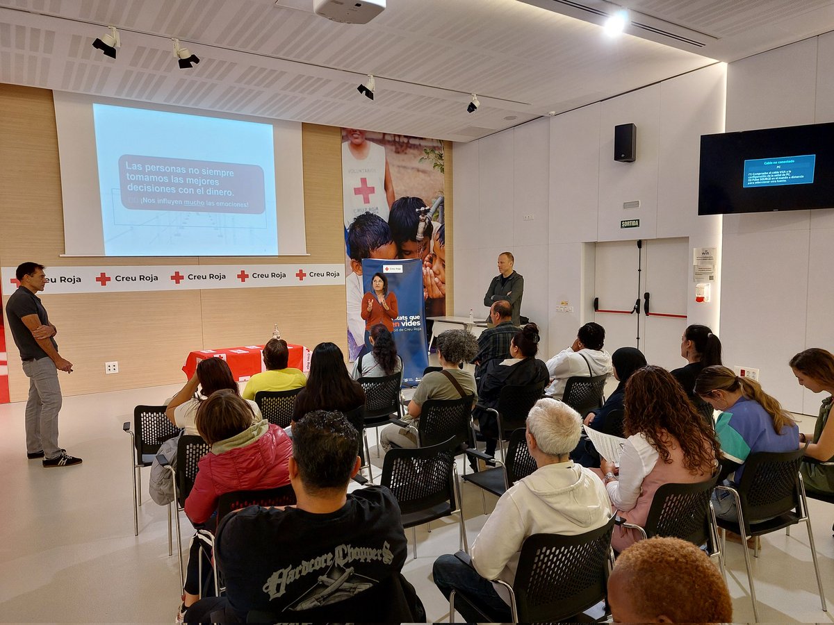 OcupacioCR's tweet image. 💧 Avui encetem la segona sessió del voluntariat corporatiu del programa ONA amb @aiguesbcnclient 🌊 Una jornada centrada en educació financera per empoderar a les persones participants en la gestió dels seus recursos. #ProgramaONA #OportunitatsQueCanvienVides @CreuRojaCAT