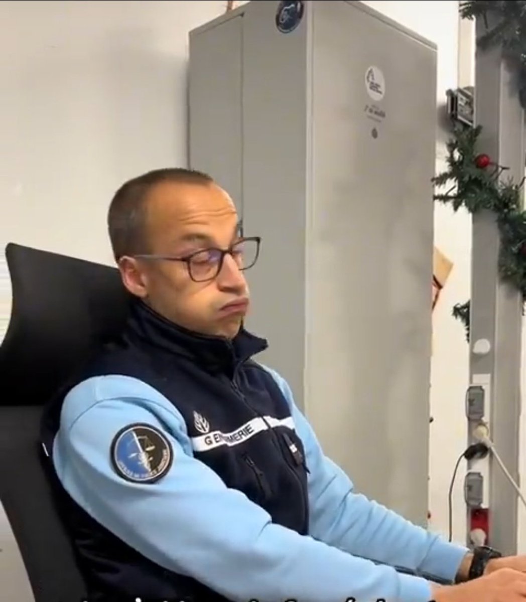 TowaYowaIowa's tweet photo. -Allo la police mon petit frère se fait séquestrer et torturer vite il faut venir nous aider pitié !! 
- https://t.co/Uk8CSODHq5