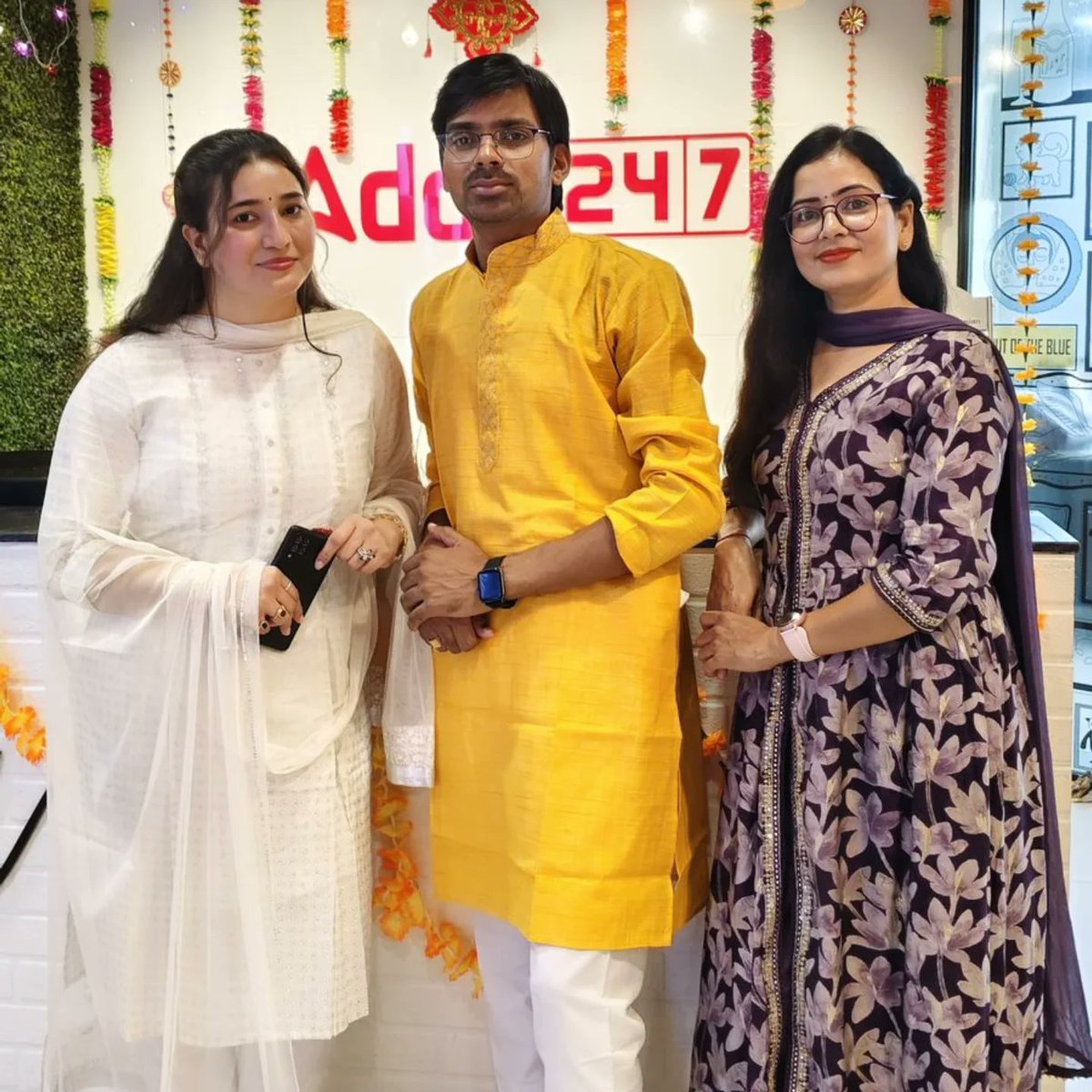 meanitasharma's tweet photo. दिवाली की रात, खुशियों का साथ, जगमगाएं हर आंगन, हो हर दिन खास!" "दीपों की चमक और मिठाई का स्वाद, दिल से मनाएं इस दिवाली का त्योहार!" "इस दिवाली, खुशियों की जगमगाहट हो आपके साथ।
.
.
.
.
#diwali #happydiwali #diwalidecorations #diwalioutfit #adda247 #instagram #viral #trending https://t.co/6hcO04greI