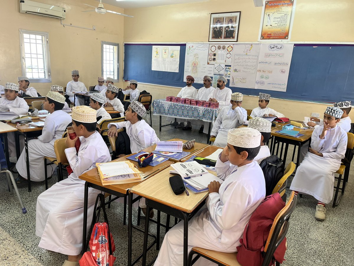 edugovdhr7225's tweet photo. من أجمل وأندر المبادرات

🎁مبادرة شارك وهديتك حاضرة🎁

تمثلت في حضور أولياء الأمور الحصص الدراسية لتكريم الطلبة المشاركين في الحصص مباشرة
مبادرة تهدف لتشجيع التعلم النشط لدى الطلبة
تقدم بها أحد أولياء أمور الطلبة الفاضل سليمان بن سالم الشهومي
شاكرين تعاون المجتمع في تحفيز الطلبة https://t.co/FJ9d6ANpHN