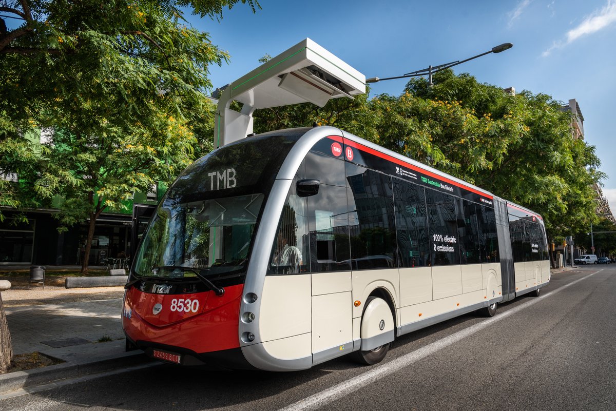 ⚫️TMB aturarà la seva activitat avui a les 12 hores per guardar un minut de silenci per les víctimes de la DANA. 🚇🚍Els serveis de #busbcn i #metrobcn faran una aturada d'un minut a les parades i estacions en senyal de condol i solidaritat amb València, Albacete, Conca i Màlaga.
