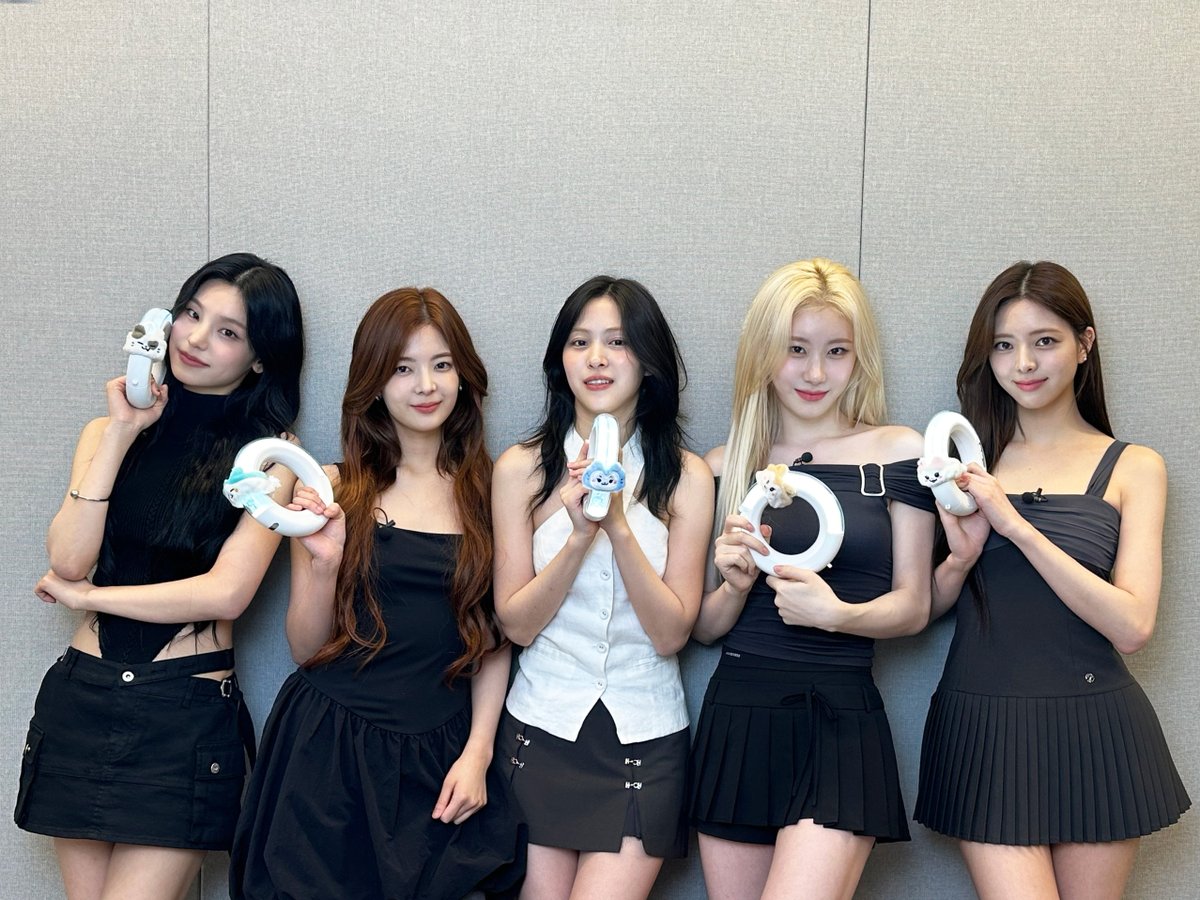 ITZY “Imaginary Friend” Cheer Guide
youtu.be/rB9VawHOeWo

황예지! 최지수! 신류진! 이채령! 신유나! 있지!
Who are you? 🧚🏻

#ITZY #MIDZY <a href="/ITZYofficial/">ITZY</a>
#ITZY_GOLD
#ITZY_ImaginaryFriend