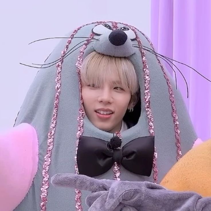 G0DF0RB1DIBWU's tweet photo. #WINSTONxHALLOWEEN

         คือฉันหาคoสตูมไม่ทันแล้วต้องเอาชุดที่มีอยู่ในบ้านมาใส่อ่ะ นี่มันใช่แมวน้ำมั้ยไม่รู้ but here you go , im this loaf of sumthin 🦭🍞 https://t.co/843tkWpYjO