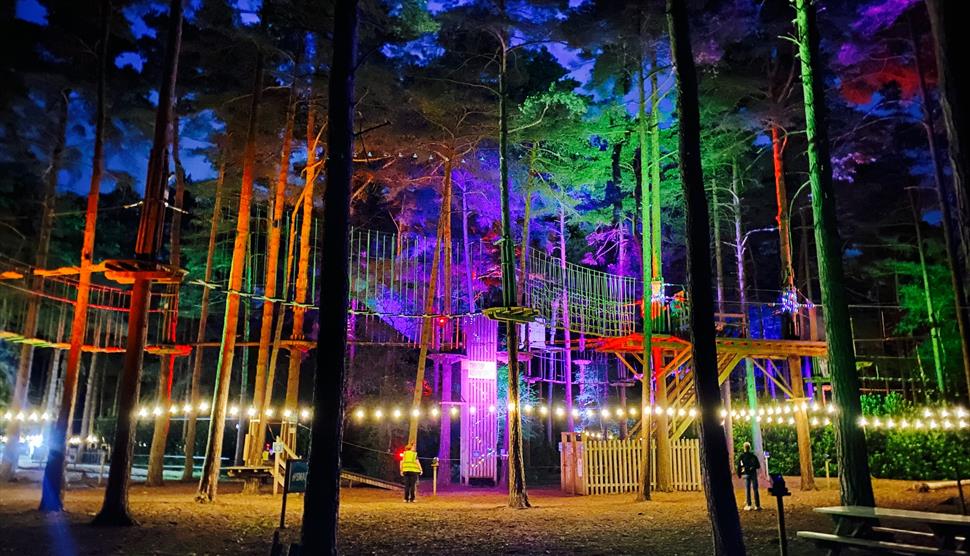 👻 🎃 Happy Halloween! The half term excitement continues in Hampshire with a few dates left to enjoy spooktacular events happening across the county.

Find the fa-boo-lous fun 👀 visit-hampshire.co.uk/whats-on/hallo…

📷Go Ape x Sundown Adventures