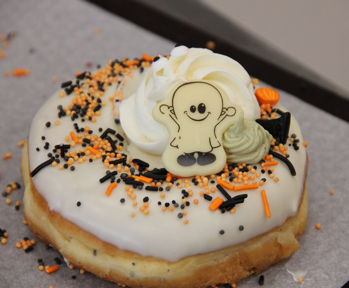 Hurjan hauskaa Halloweenia! 🎃🧡

Halloween reseptit löydät Leipurin verkkosivuilta:
eu1.hubs.ly/H0cVKwd0

#leipurin #leipurinsuomi #halloween #happyhalloween #hauskaahalloweenia #sesongit #sesonkiherkut #herkuttelu #arkeenjajuhlaan #thinkdeliciously #maistuvampaabisnestä