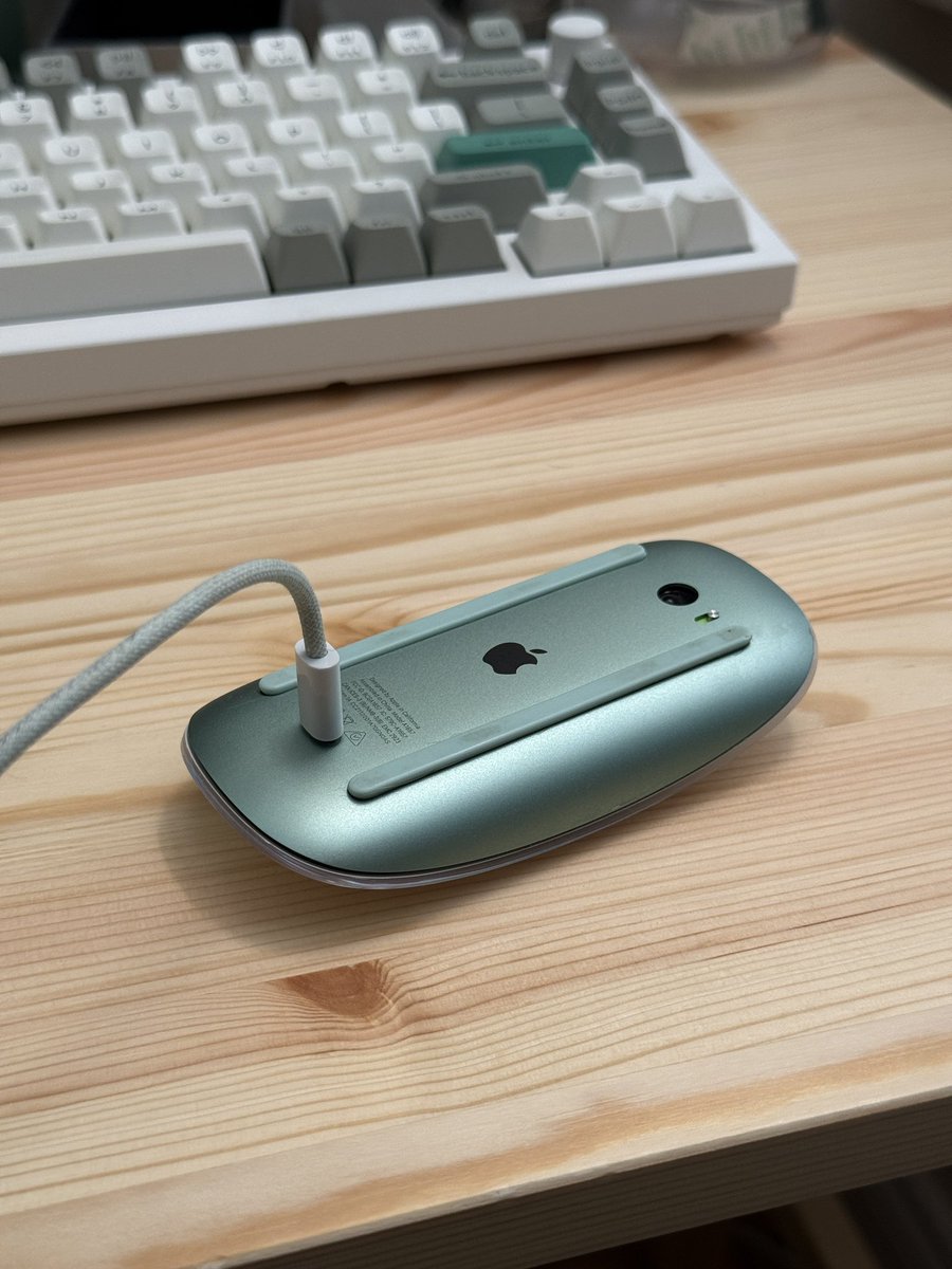 techbybird's tweet image. Новый iMac и Magic Mouse вживую