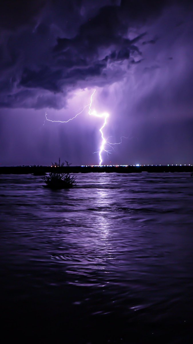 صور بروق امطار يوم الاربعاء الموافق 1446/4/27هـ #مشاش_جرود -#الثابتية 
شمال #القصيم #تصويري