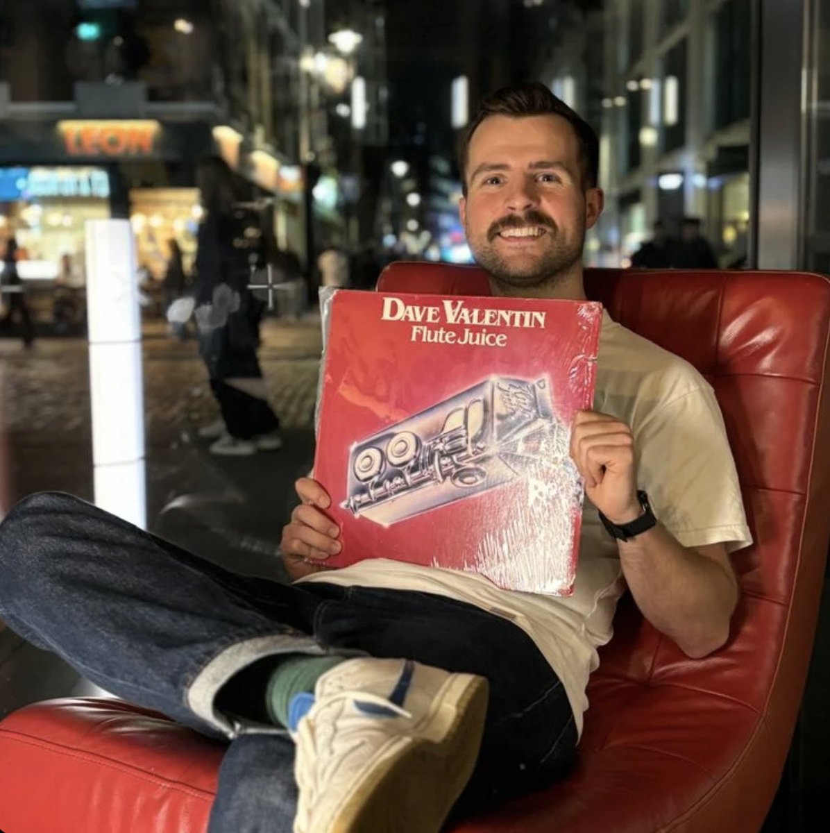 Soho Radio (@sohoradio) on Twitter photo LISTEN: <a href="/milesawayrecs/">Miles Away Records</a> with Dom Ore.
2 hours of soulful music from around the world, including new and old releases.
Catch up now: mixcloud.com/sohoradio/mile…. LISTEN: <a href="/milesawayrecs/">Miles Away Records</a> with Dom Ore.
2 hours of soulful music from around the world, including new and old releases.
Catch up now: mixcloud.com/sohoradio/mile….