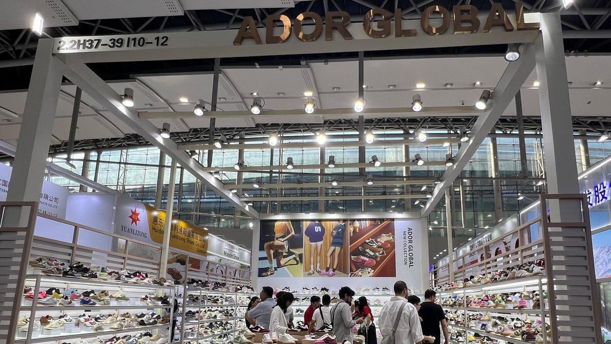 AdorGlobal's tweet photo. 🎉 First Day at the 136th Canton Fair—Crowds Are Pouring In! 🎉

The 136th Canton Fair officially kicks off today, and the exhibition halls are bustling with visitors! We at ADOR GLOBAL are located in AREA A, HALL 2.2, Booth No.: H37/38/39 &amp; I10/11/12. We warmly welcome everyone https://t.co/wuW53N11s1