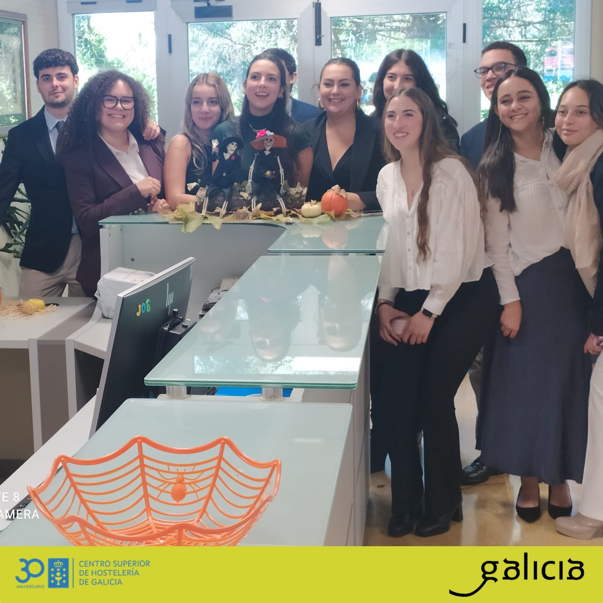Truco o trato? La profesora Fátima Aguión y el alumnado quieren celebrar el #halloween2024 👻💀🎃en el centro de una manera amigable. Te invitamos.