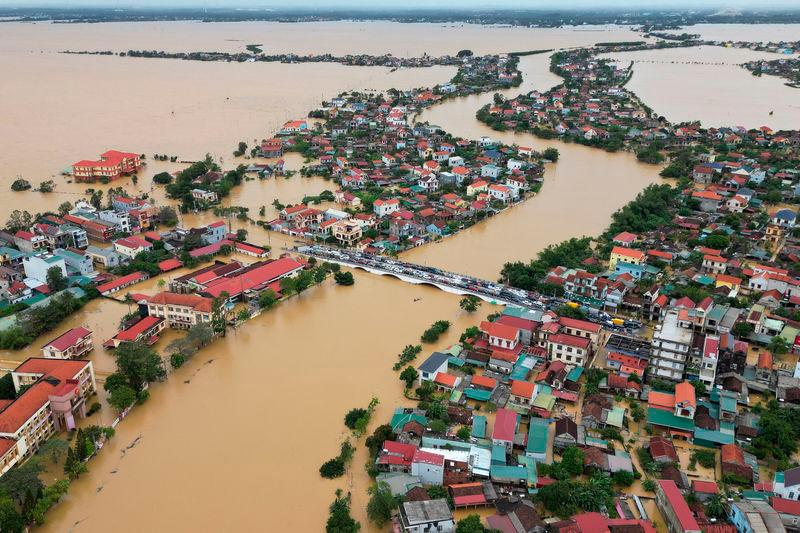 GlobalSituAware's tweet photo. #Vietnam: Five dead in #QuangBinh + several injured after #Storm Trami hit central #Vienam. More than 300 houses + hectares of crops destroyed. https://t.co/P0aSHP2Oop