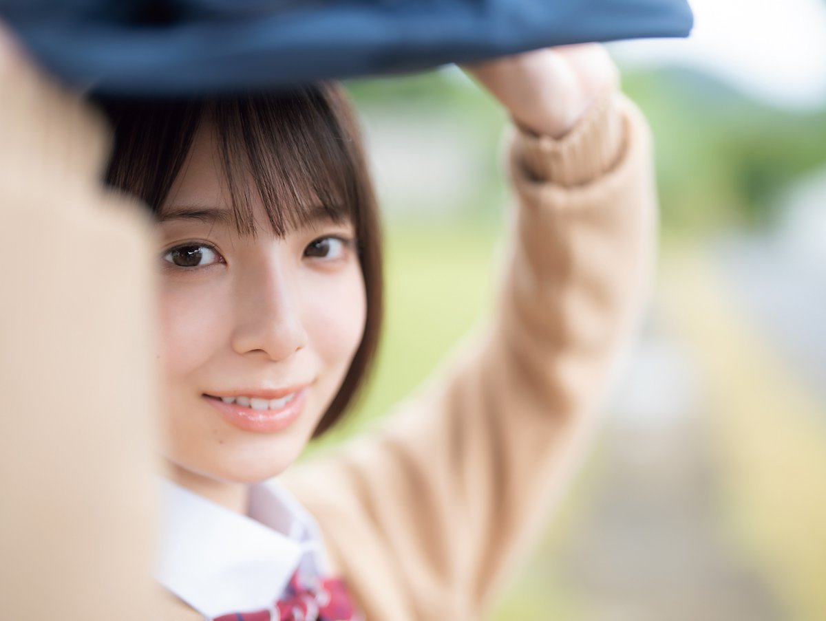 🎊発売中!!🎊／ #日向坂46 の #渡辺莉奈 ちゃんが裏表紙を飾る