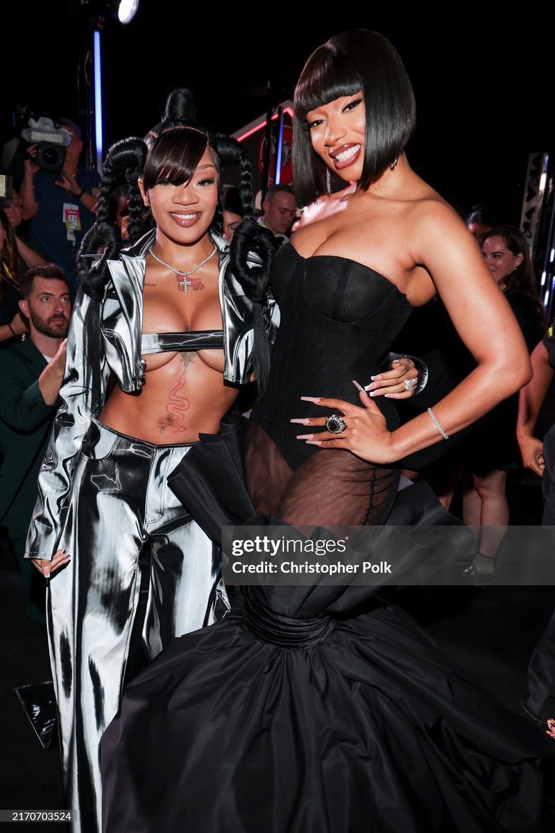 luisss_moreno's tweet image. Megan talking about how lonely she felt in her relationships &amp;amp; not trusting people to seeing how she is with Cardi, Glo, Monaleo, Flo, &amp;amp; Latto over the course of the year is so heartwarming #InHerWords 💜🦋