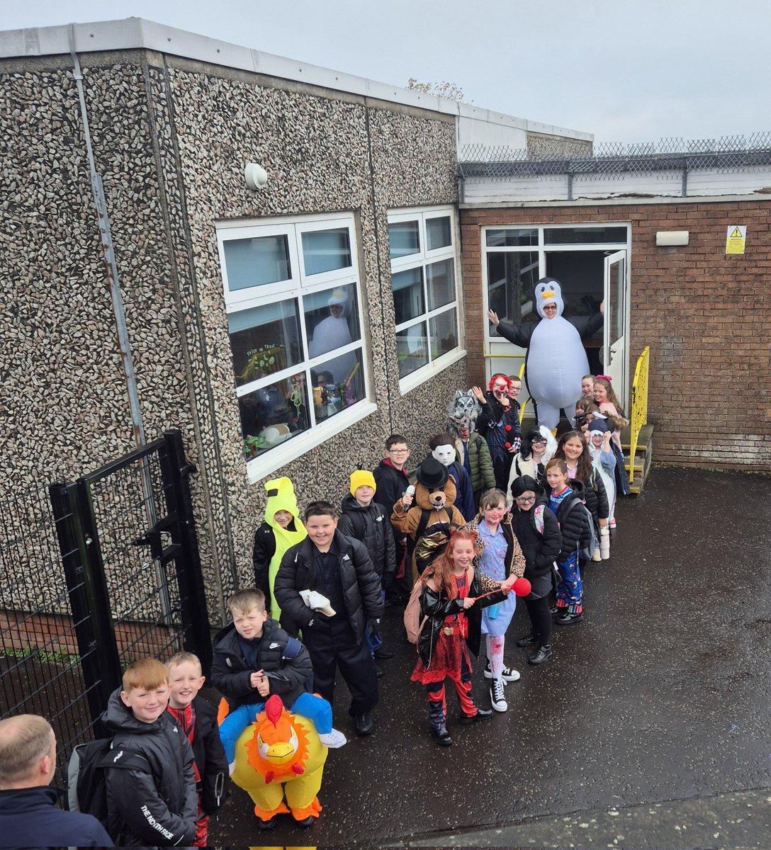 cheznabell's tweet photo. @StFrancisPG @StFrancisPGMrsD joining in the Halloween fun with P5/6 this morning 🎃 https://t.co/SyESf5QsRJ