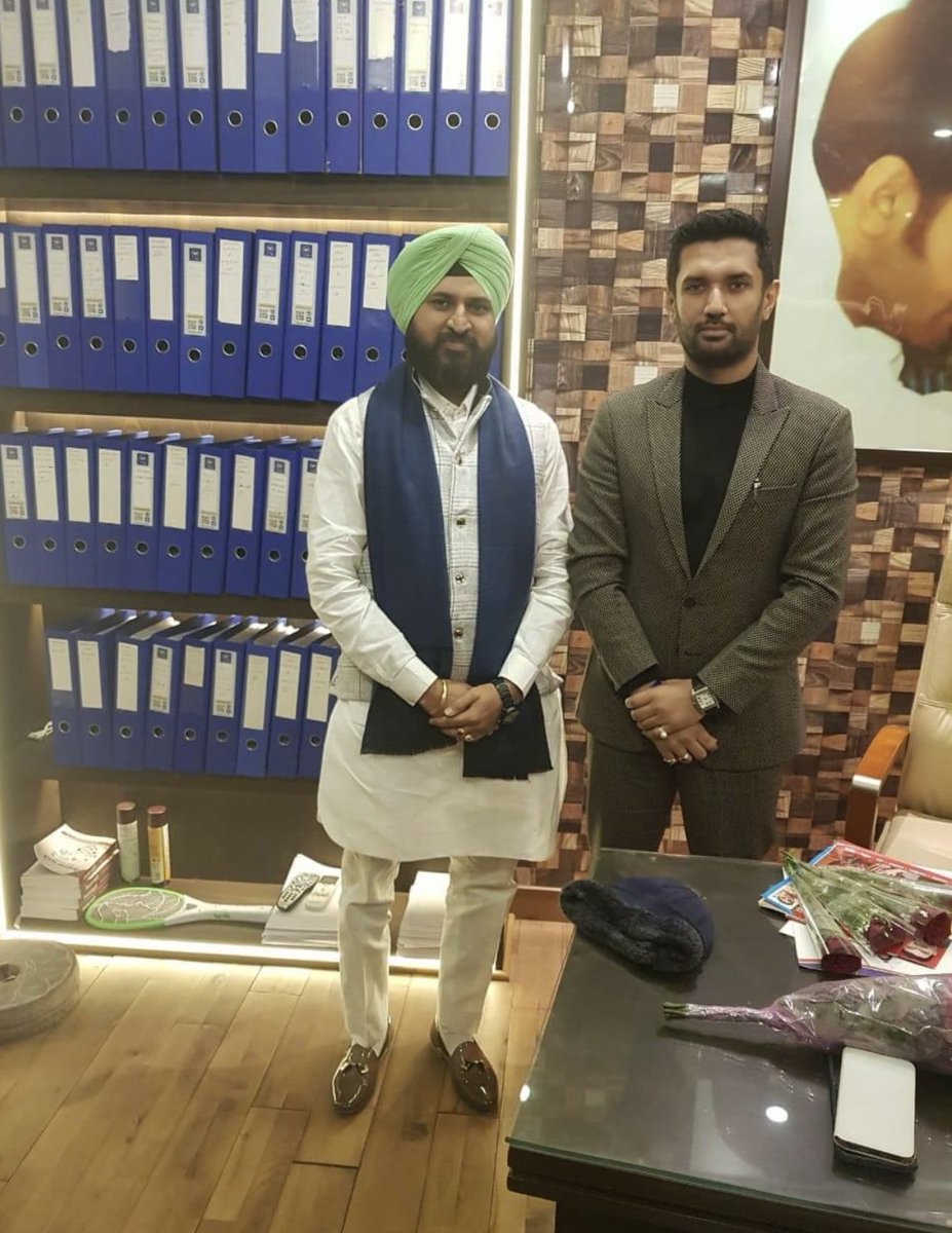 माननीय केंद्रीय मंत्री श्री चिराग पासवान जी को जन्मदिवस की हार्दिक बधाई व शुभकामनाएं। प्रभु श्री राम जी से आपके उत्तम स्वास्थ्य एवं सुदीर्घ जीवन की कामना करता हूं।

<a href="/iChiragPaswan/">युवा बिहारी चिराग पासवान</a>