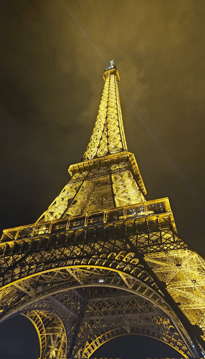 The #TourEiffel is ever so slightly photogenic 😍 . Magnifique! 

#EiffelTower <a href="/LaTourEiffel/">La tour Eiffel</a>