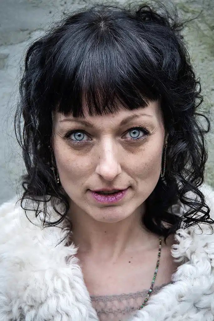 Morgen (vrijdag 1 november) praat ik om 11u op Boektopia in Kortrijk met Lara Taveirne, de schrijfster van Wolf. 

Ik vraag welke #drieboeken 📚 we volgens haar moeten gelezen hebben. Dit is een opname voor mijn podcast 'drie boeken'. Welkom!