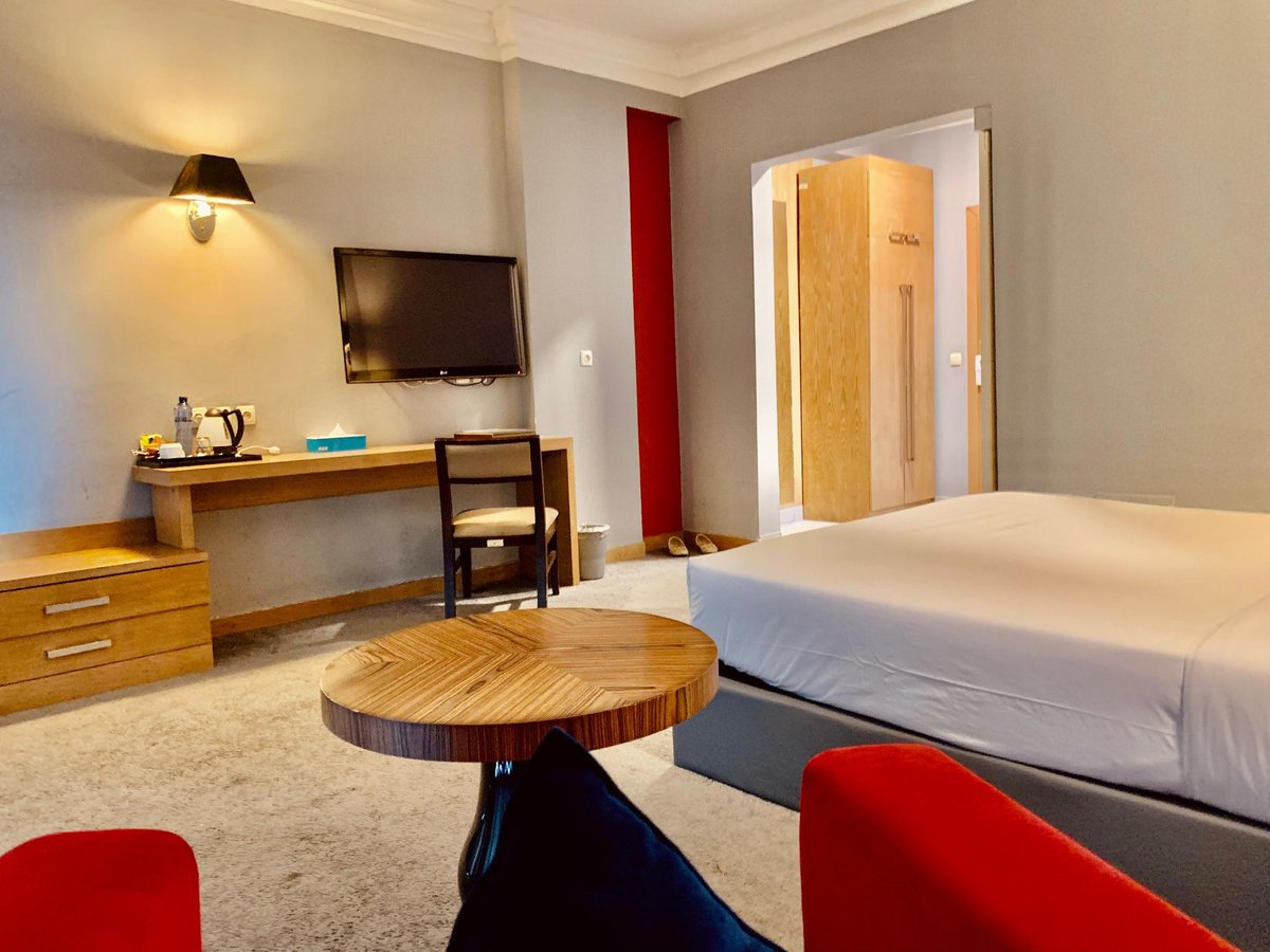 LeonhotelKin's tweet photo. Envie d’une escapade relaxante ? Nos chambres sont prêtes à vous offrir un séjour inoubliable. Profitez d’un cadre paisible, d’un service chaleureux et de toutes les commodités nécessaires pour un séjour parfait.😊
Réservez dès maintenant et vivez une expérience unique ! https://t.co/nd24stqJCH