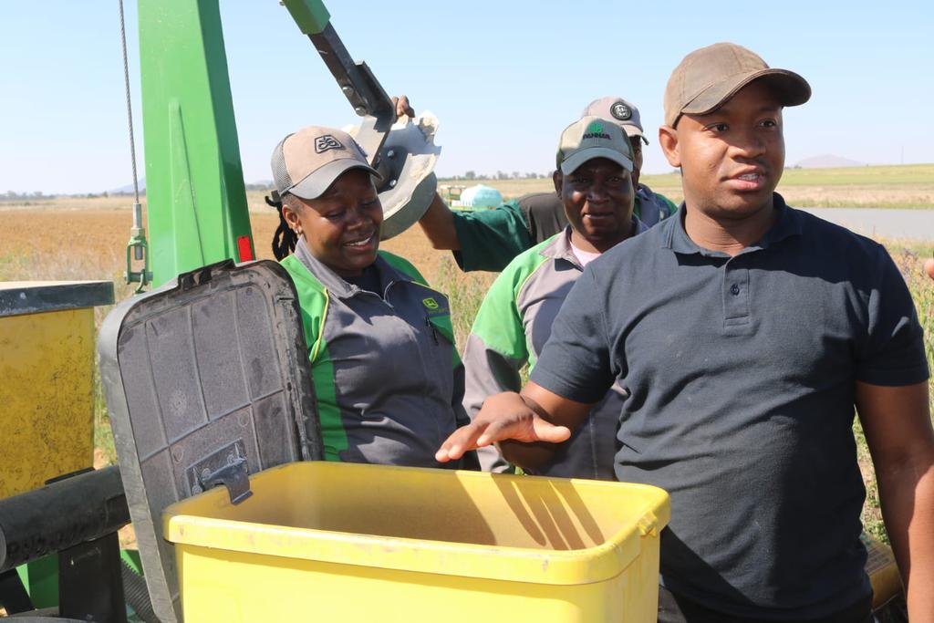 FS_DARD's tweet photo. DARDEA launch of the Planting Season Coincide with Commemoration of World Food Day 

Today, MEC fo Agriculture, Rural Development and Environmental Affairs MEC Elzabe Rockman kick started the Planting Season at the Dawn Farm in Tweespruit in the Thabo Mofutsanyana District. https://t.co/V9Als4RsX8